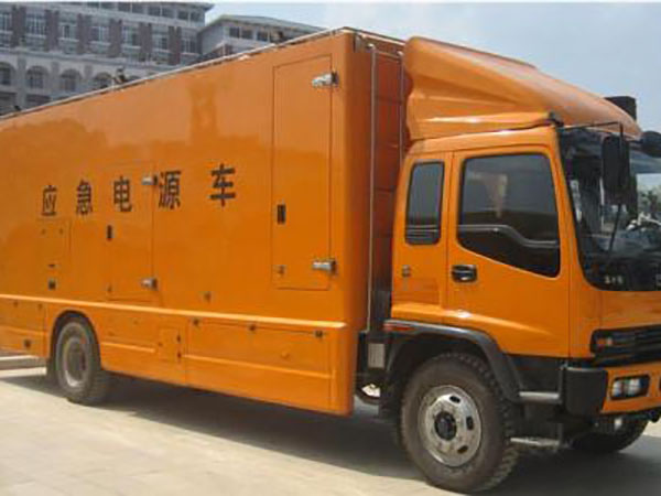 南昌冬季柴油发电机启动前，如何检查燃油系统中的积水？